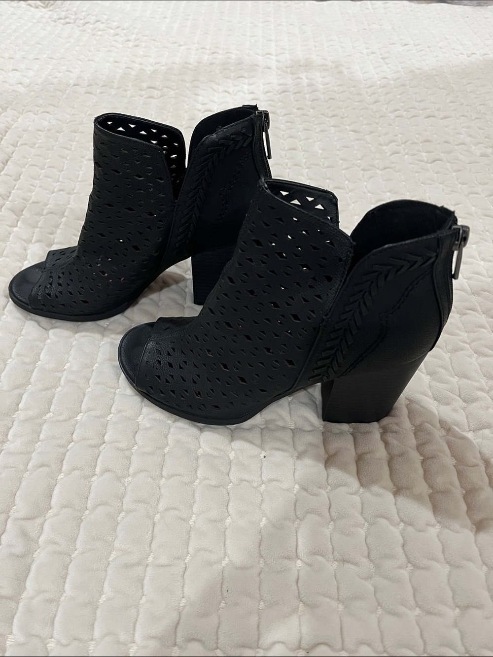 Indigo Black Laser-Cut Peep-Toe Block Heel Booties EUC Sz 7